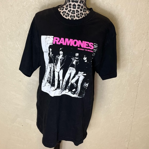 Ramones Band Tee - Picture 2 of 6